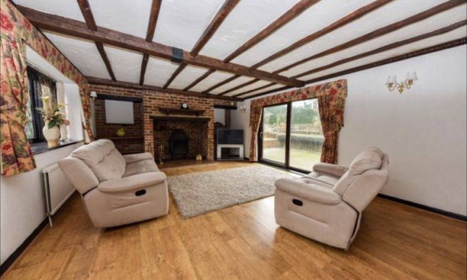 Waterlooville Cottage | 15th Century Thatched Country Cottage