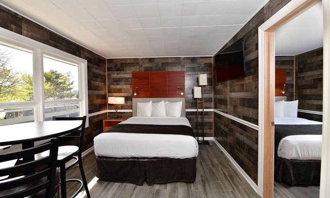 Lake Delton Hotel | #16-17 Completely Redone Studio w/kitchen
