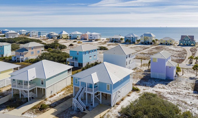 Morgantown House | 16 Sandals – Community Pools | Beach Boardwalk