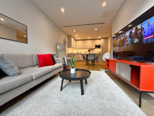 Nine Elms Apartment | 1600ft 2Bed 3Bath near Battersea Power Station, Private Gated & AC, 1000MB Fast Internet speed