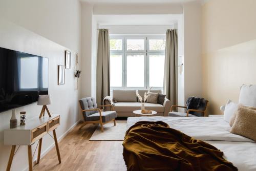 Prenzlauer Berg Apartment | 165m2 Downtown Family Suite 5BR, 3Bath, kids room, 11min Alexanderplatz