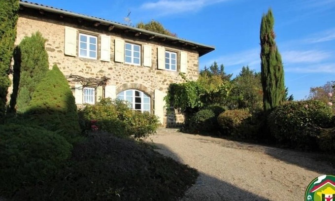 Polignac Cottage | 16th Century Farmhouse with Enclosed Garden and WiFi