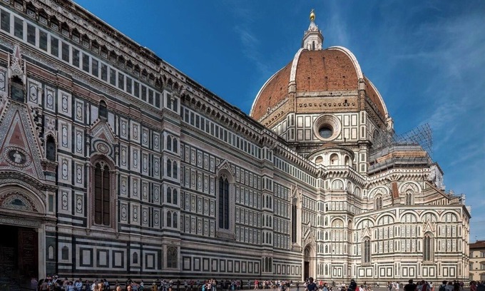 Santa Maria Novella Apartment | 16TH-CENTURY FRESCOES,OLD MEDIEVAL DOORS&ANCIENT CHURCHES OF FLORENCE’S CENTRE