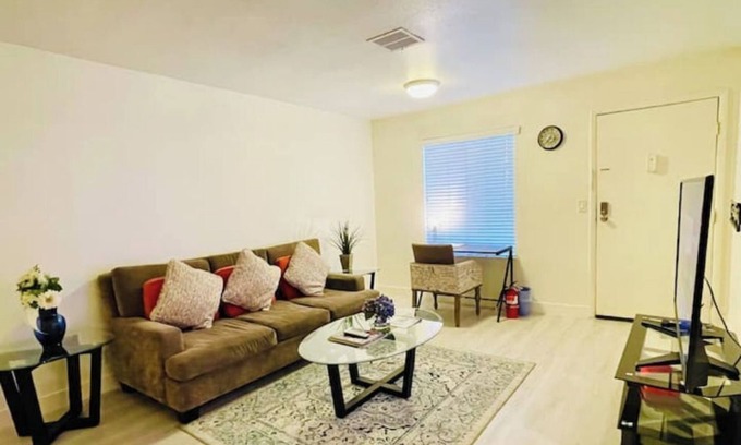 Chinatown Condo | #17 Near Allegiant Stadium/Strip/Chinatown