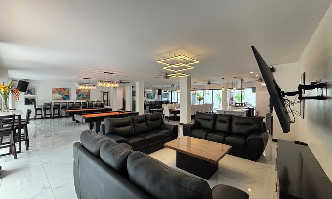 Jaco House | 17 Room "All-Inclusive" VIP New Luxury Mega House - BEST DEAL IN ALL JACO