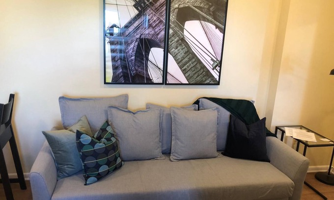 Industry Apartment | 1715 5E · Classy and Cute 2b Apt/20 min to NYC-Parking Avail