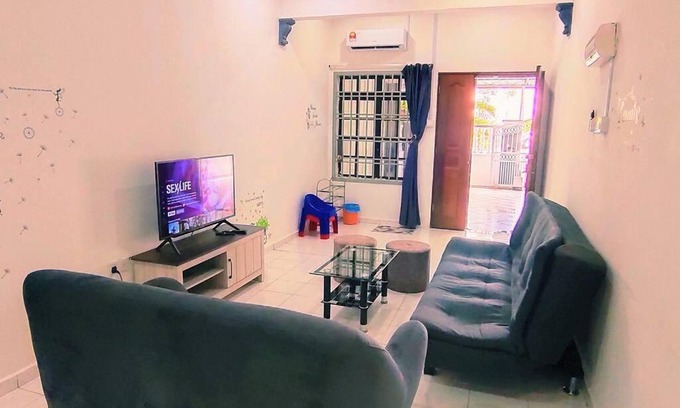 Daerah Kulai Villa | 177 Kulai Tmn Gunung Pulai 3BR 11pax Netflix Smart Tv