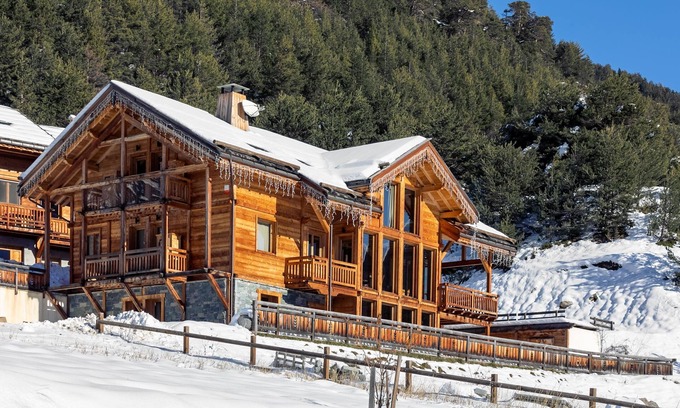 Ceillac Ski Chalet | 18-person luxury chalet