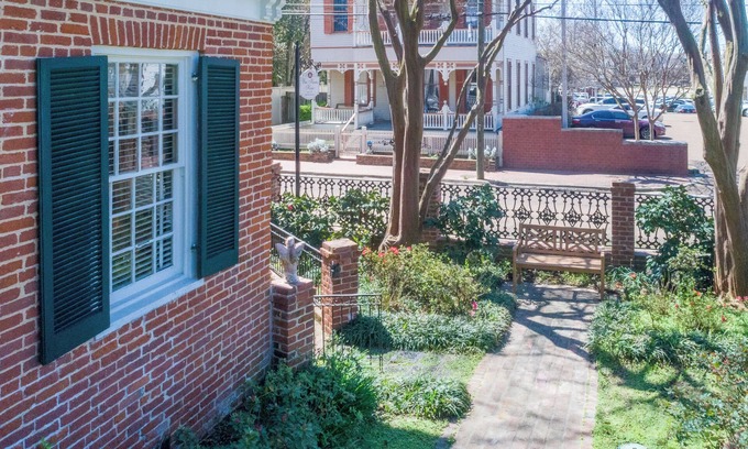Natchez House | 1835 Downtown Luxury Antebellum