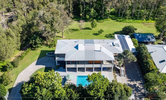 Noosaville House | 185 Lake Weyba Drive Noosaville