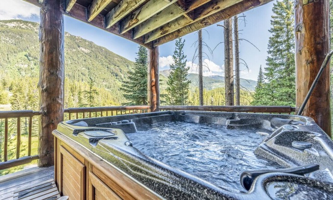 East Kootenay House | 1886 Greywolf, Hostaway