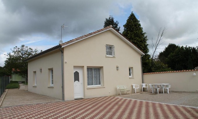 Jonzac House | 18B Rue Winston Churchill