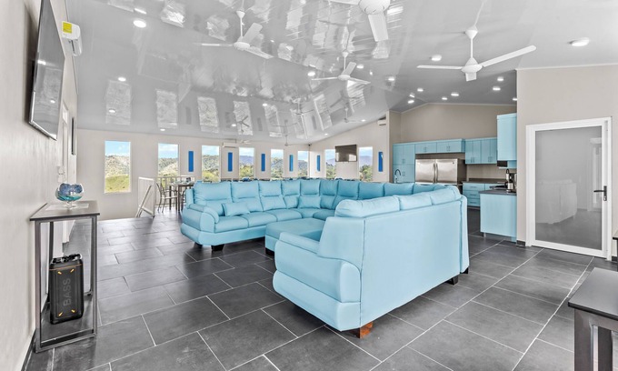 Jaco House | 18BR Jaco Sky House/Amazing Views/5 Min to Everything
