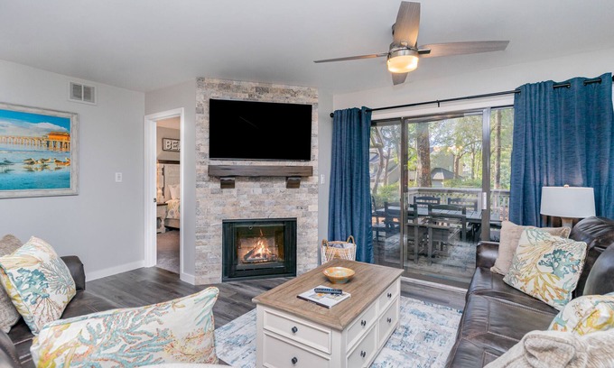 Arcadian Shores Villa | 18C Richmond Park, remodeled villa with full access to amenities