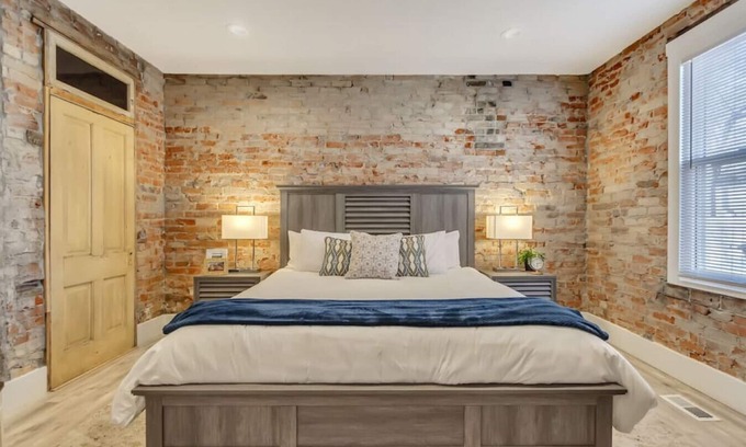 Downtown Salt Lake City Apartment | ★☆1906 APT | Designer Gem ? | Parking | Fast WiFi