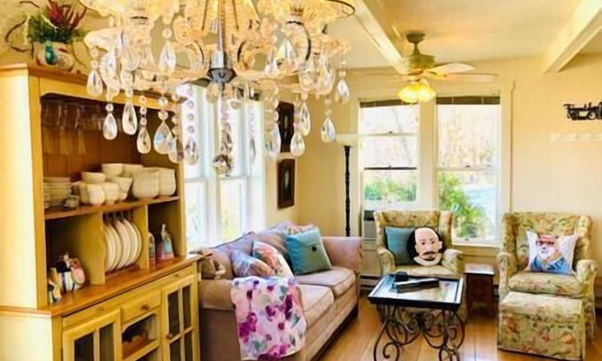 Historic Downtown District House | 1907 Charmer, Perfect Downtown Location, So Clean!