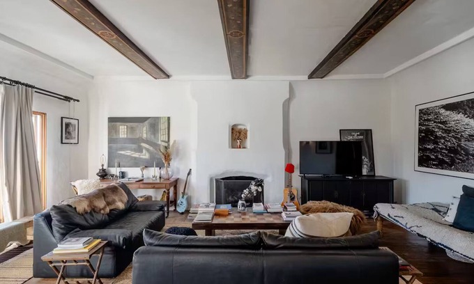 Hollywood Dell Villa | 1924 Designer 2-bedroom Villa for Creatives in the Hollywood Hills