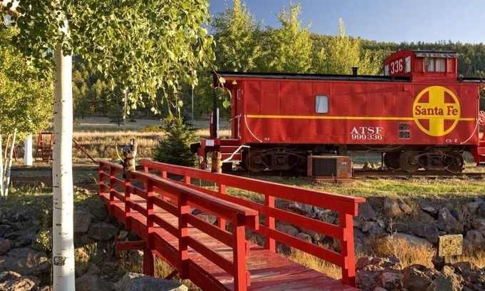Williams Cabin | 1929 authentic Caboose Suite #1