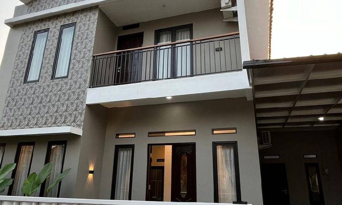 Yogyakarta House | 193 m² House ∙ 4 bedrooms ∙ 8 guests