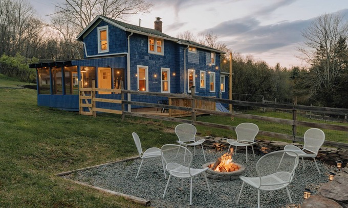 Jeffersonville Cabin | 1930's Vintage Cabin · Hot Tub · Kohler Cabin