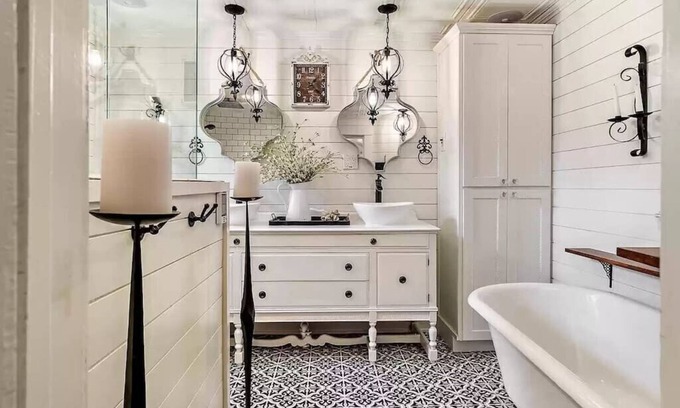 Medford House | 1930s Queen Anne Historic Downtown Retreat