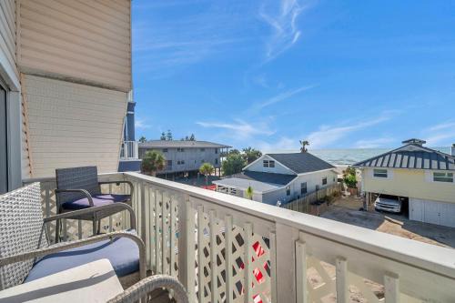 Indian Shores House | 19802 Gulf Blvd Unit B