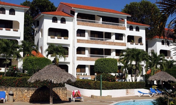 La Mulata Apartment | 1BD apt in tropical resort with pool/Wi-Fi/TV/parking/AC