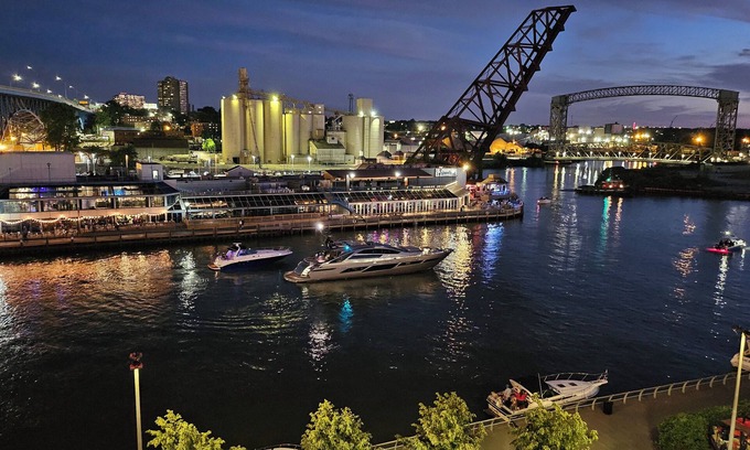 Downtown Cleveland Apartment | 1bed 1bath Penthouse on the river. 10 minute walk to Cavs, Browns, Guardians.