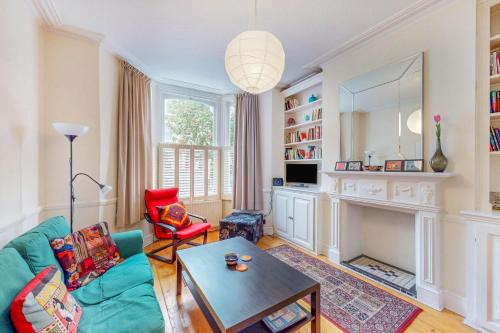 Askew Apartment | 1Bed Flat Near Goldhawk Tube & Uxbridge Bus Stop