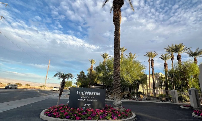 Palm Desert Condo | 1bed-room villa 820sqft with living room full kitchen at Palm Desert, CA.
