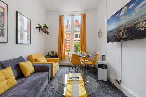 City of Westminster Apartment | 1Bedroom Gem in Mayfair on Iconic Oxford Street!1GC