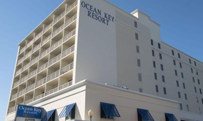 Northeast Virginia Beach Resort | 1BR 1BA sleeps four on Atlantic Ave near Rudee Inlet