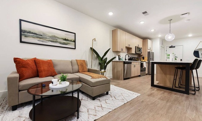Friendship Apartment | 1BR/1BA with Gym Access Near UPMC & Carnegie Uni.