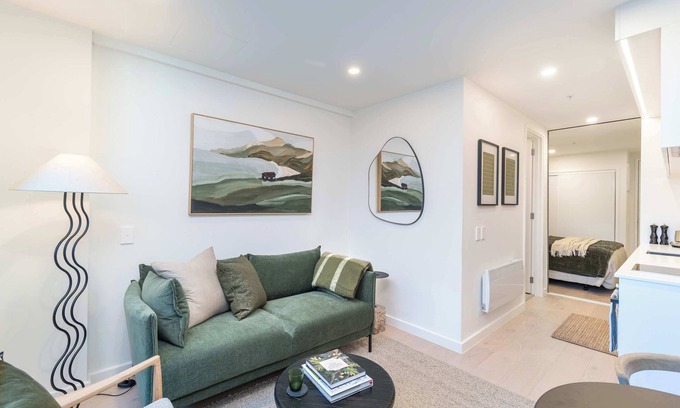 Te Aro Apartment | 1BR Alpha APT - Central Stay, Top Amenities