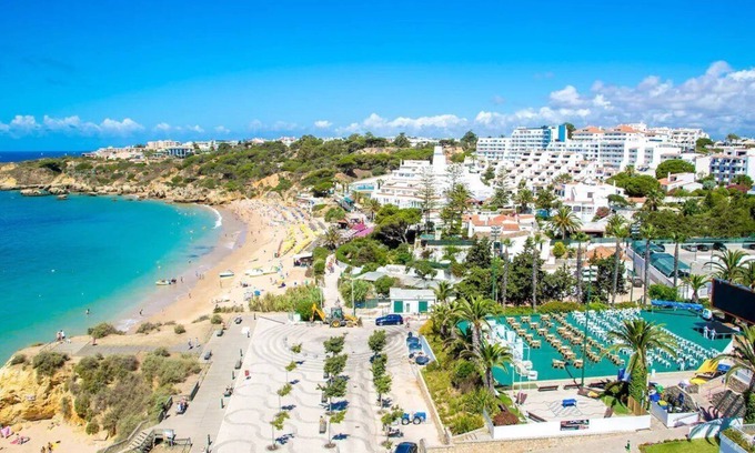 Santa Eulalia House | 1BR Apartment w/Kitchenette: Praia da Oura's Coastal Gem! Parking | 2 Units