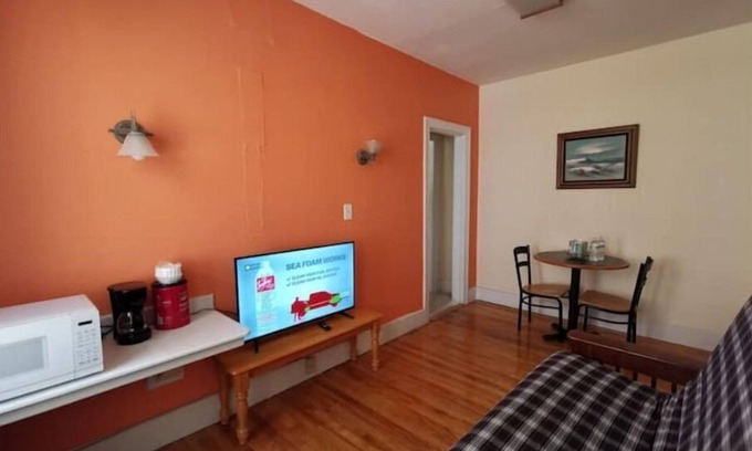 Worcester Apartment | 1BR Apt walk to MCPHS, WPI, St Vincent Hospital