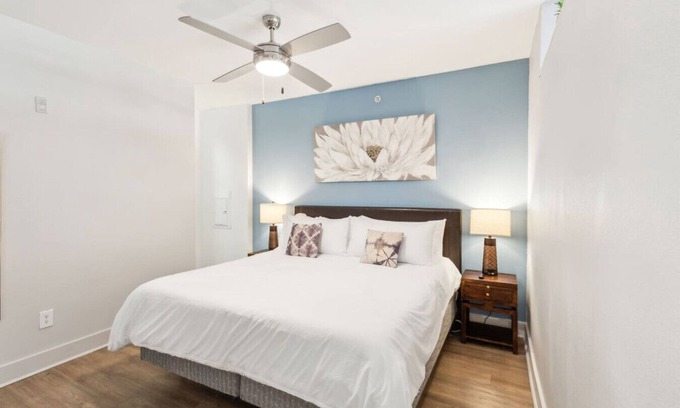 Deep Ellum Apartment | 1BR Apt with Pool, Gym, and Free Parking