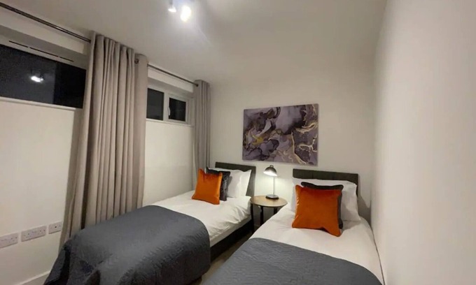 Woking Apartment | 1BR Flat in the Heart of Central Woking - Unit 8