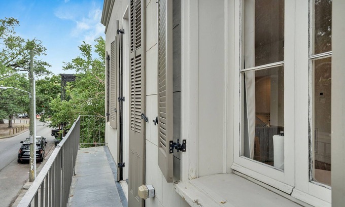 Faubourg Marigny Hotel | 1BR in French Quarter– Free parking and Balcony!