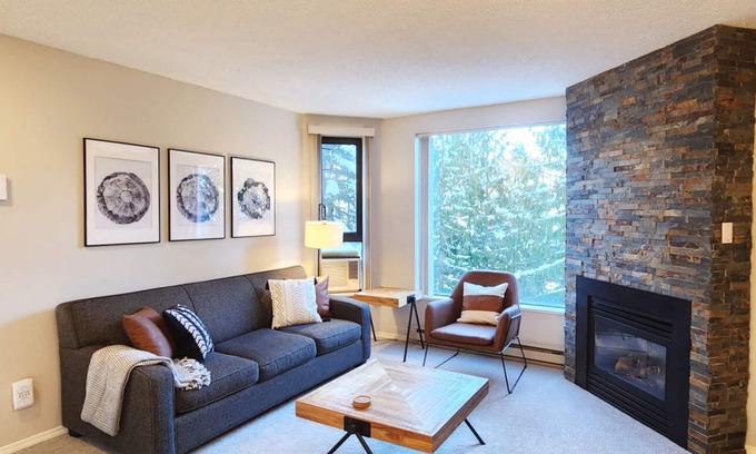 Upper Village Condo | 1BR | Marquise | Dog Friendly | Close to Ski Hill | Pool | Sauna | Hot Tub | Fitness Suite | A/C