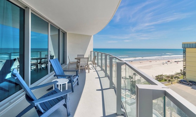 Daytona Beach Condo | 1BR Ocean & City View Condo: Pool, Gym, King Bed, Full Kitchen 707