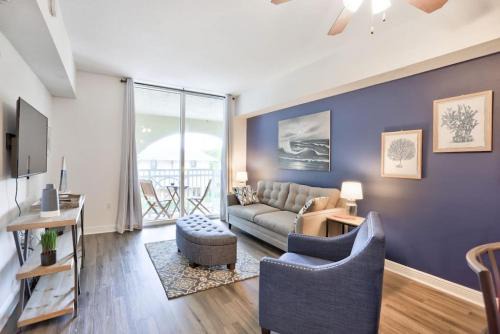 Boynton Beach House | 1BR ROOFTOP POOL-10 MIN WALK TO BEACH