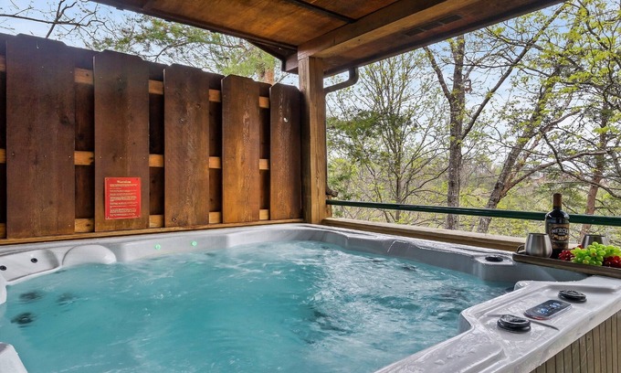Sevierville Cabin | 1mi to Dollywood*Hot Tub*Indoor Pool*PS5*Massage Chair*Ping Pong*Pool Table*Dog