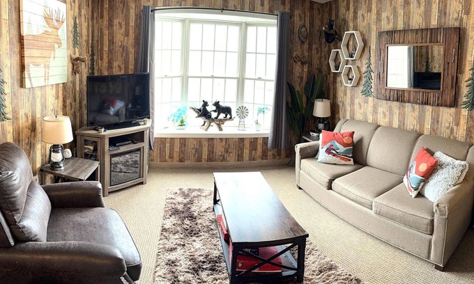 Hancock Apartment | 1st FL Mtn View Woodland Suite on Jiminy Sleeps 4 Ski On/Off, Fully Redone Count