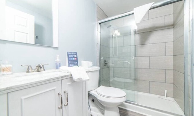 Central Northside Apartment | 1st Floor - Free Parking - Washer & Dryer - AGH