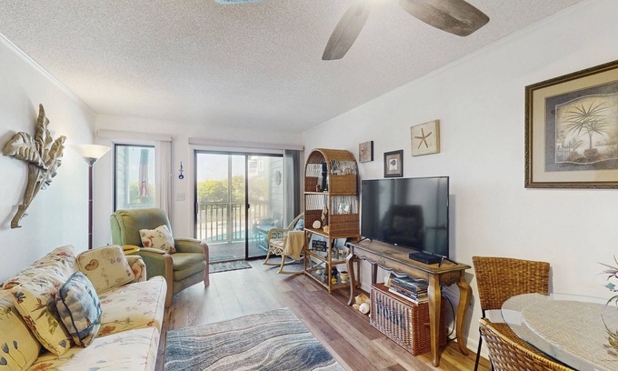 Atlantic Beach Condo | 1st floor oceanside condo at Island Beach with balcony & shared outdoor pools