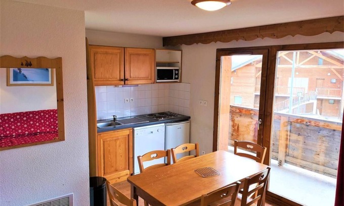 La Joue du Loup Apartment | 1st floor, view mountain, balcony, parking, tv, ski locker, 36m², La Joue du Loup