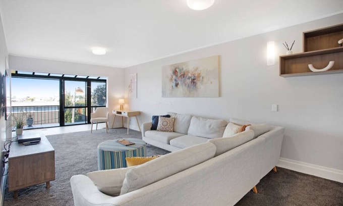 Parnell Apartment | 2/1 Ruskin Street, Parnell, Auckland 1052