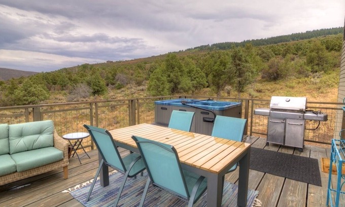 Edwards House | 2/2.5 Home w/Amazing Views on 35 acres-Pet friendly