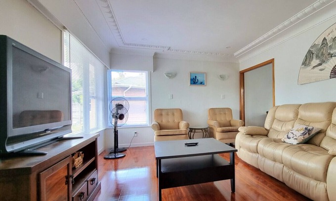 Hillsborough House | 2/2 Melrose 3 BR - 2 Melrose Road East, Hillsborough, Auckland 1042